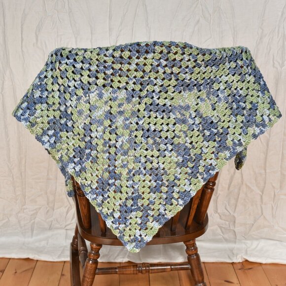 New hand crocheted shawl, beautiful pattern & colors, a generous 66" across - Picture 1 of 2